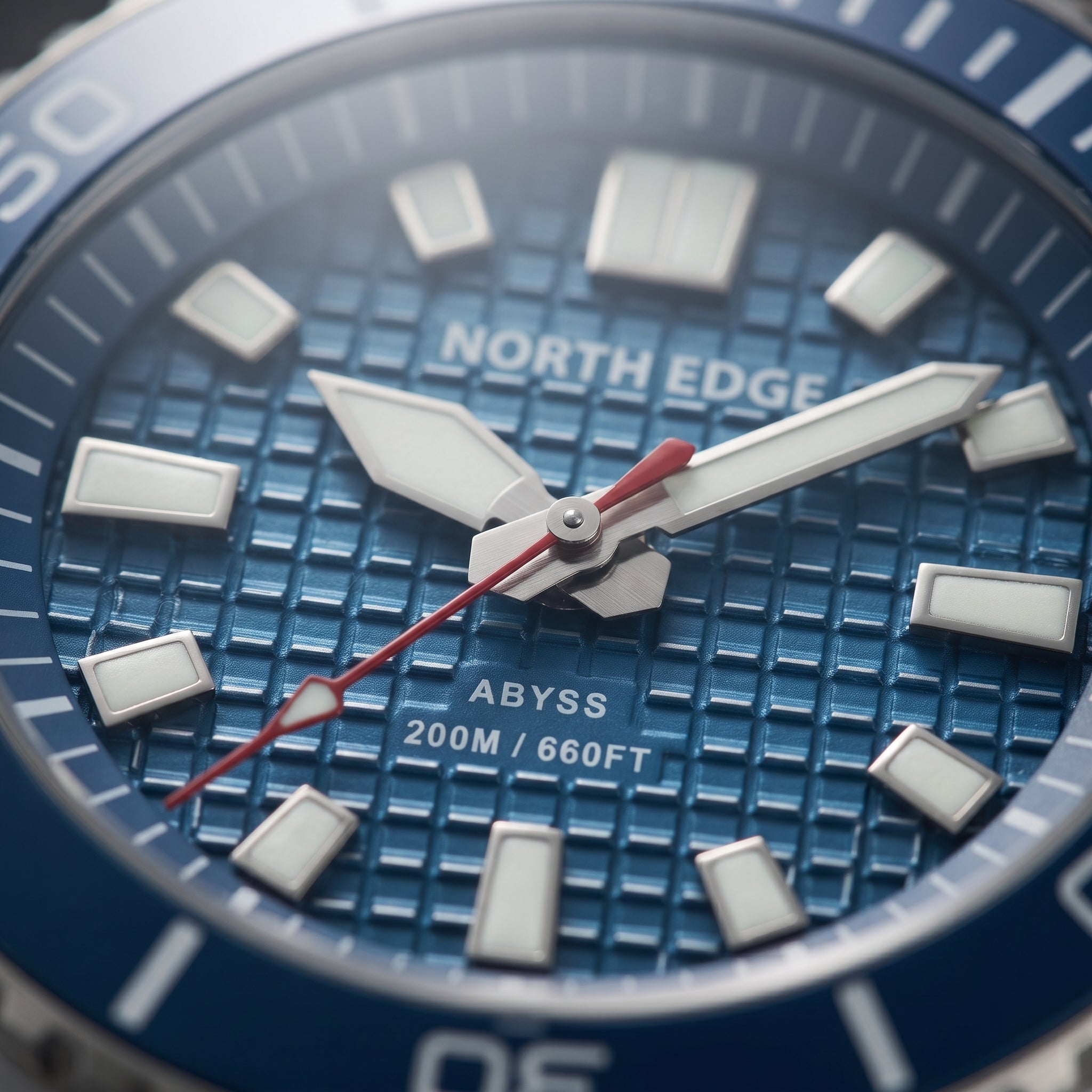 Men's Solar-Powered Dive Watch – 200M Waterproof Quartz Watch