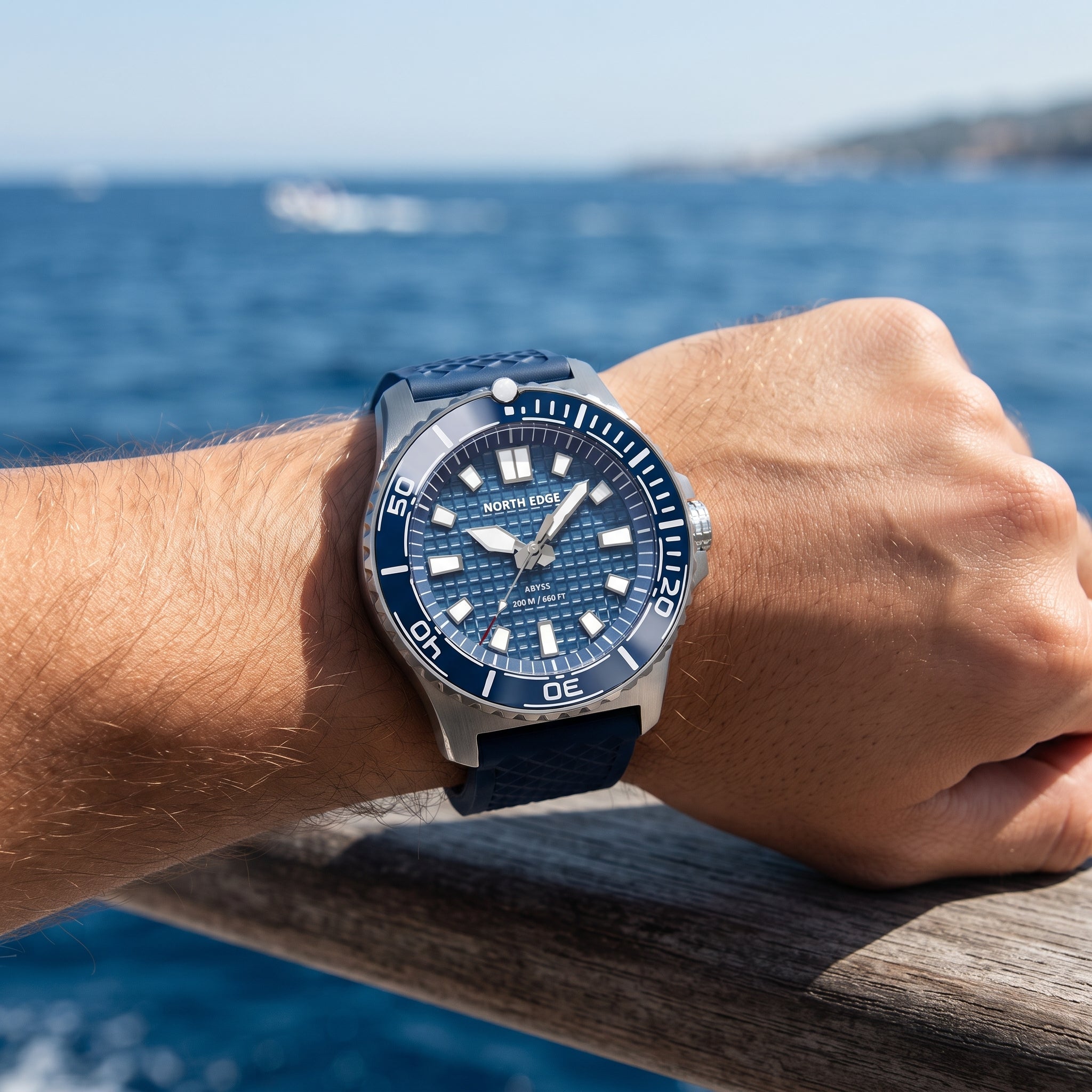 Men's Solar-Powered Dive Watch – 200M Waterproof Quartz Watch