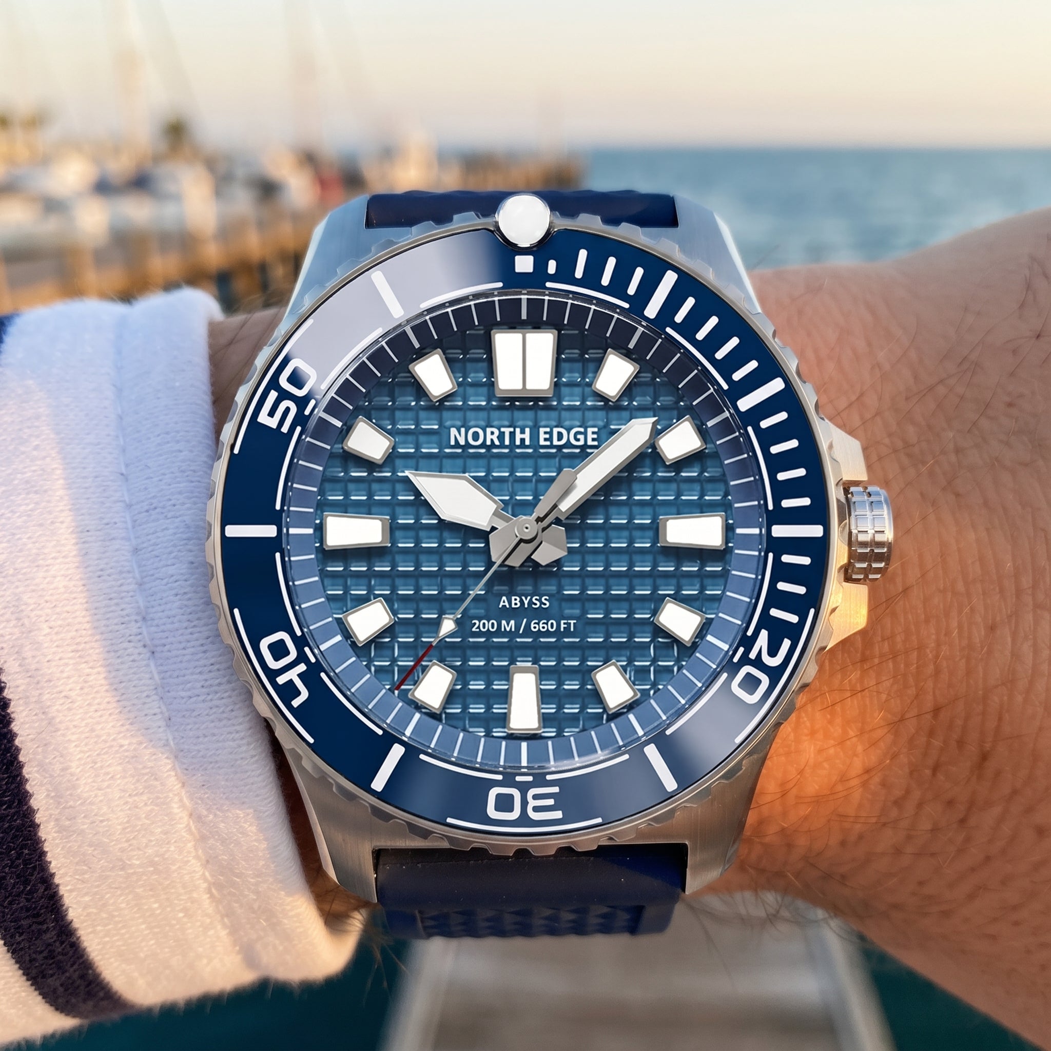 Men's Solar-Powered Dive Watch – 200M Waterproof Quartz Watch